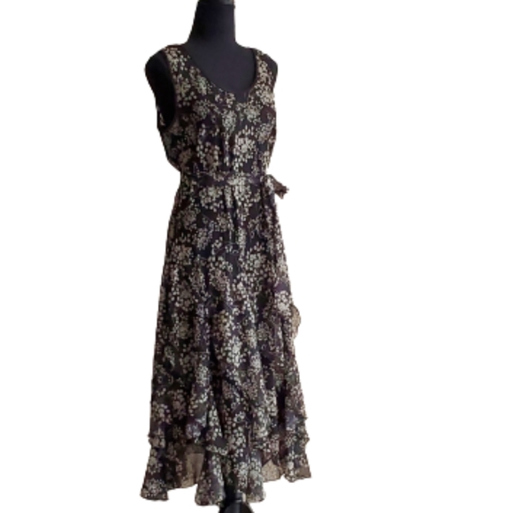 BLACK AND WHITE FLORAL FLOWY DRESS, LACE ON BACK ( SIZE 8 ) - Picture 1 of 9